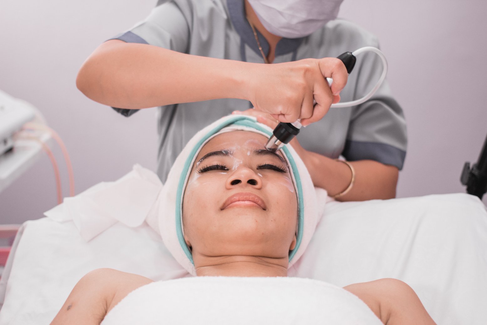 Beauty Treatment Using Radio Frequency Equipment